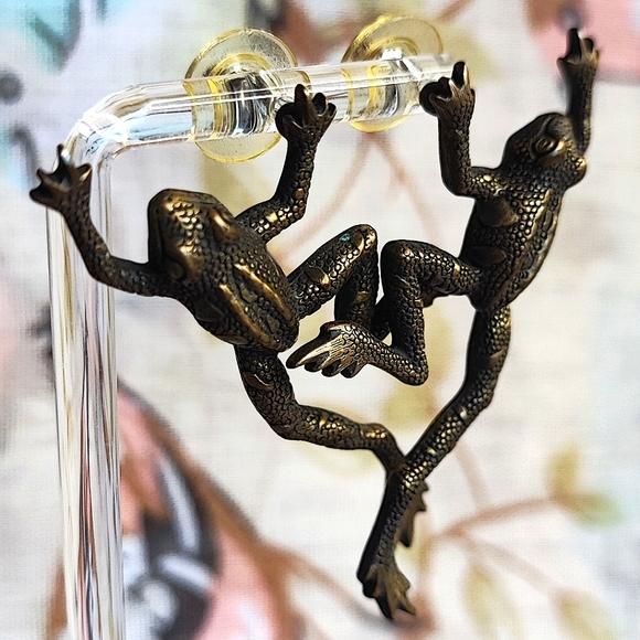 JJ J.J. Jonette Oversized Brass Tone Pierced Statement Earrings Tree Frog Oddity - Picture 9 of 11